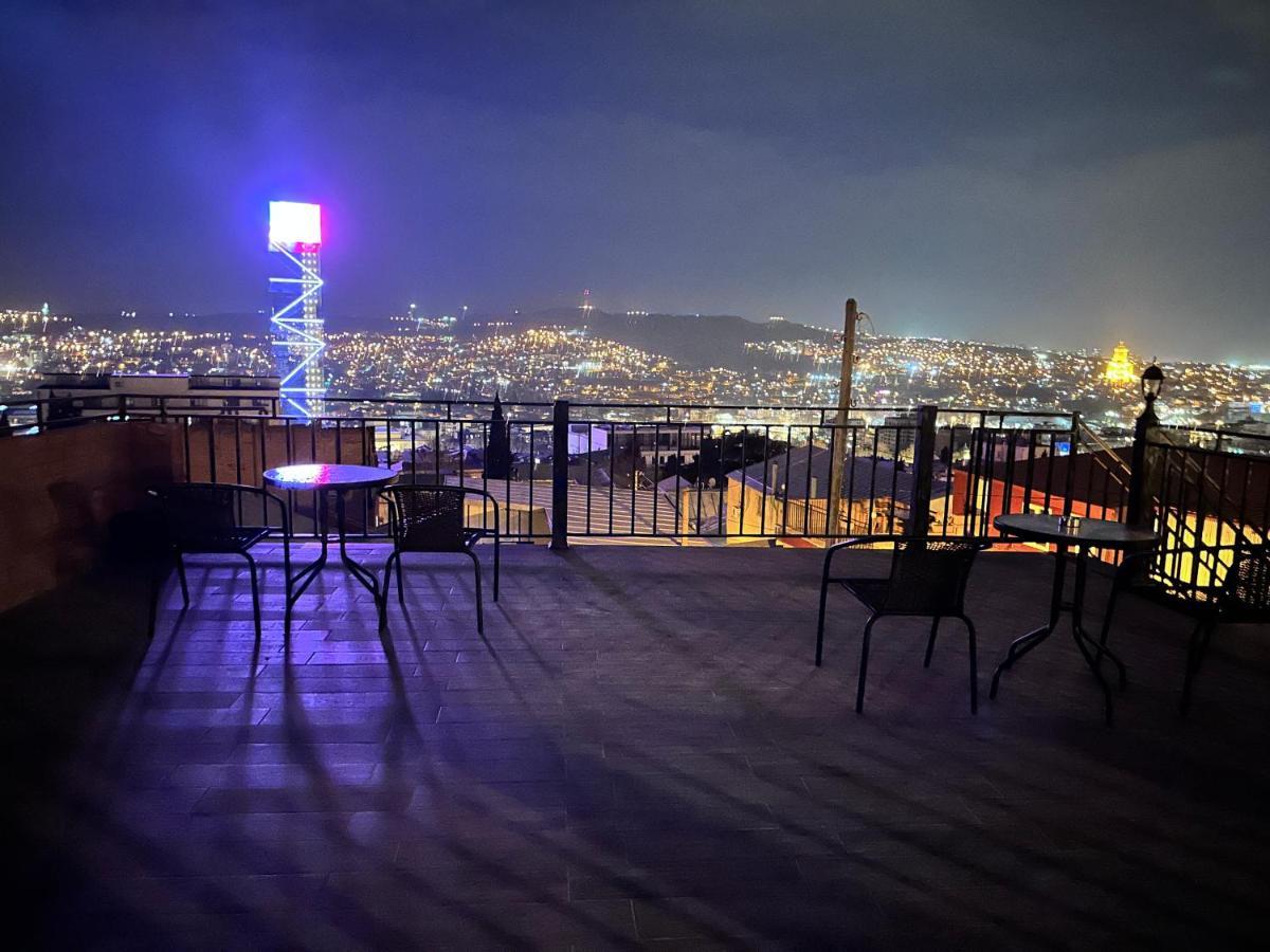 9 Borbalo Street Apartment With Terrace Tbilisi Esterno foto