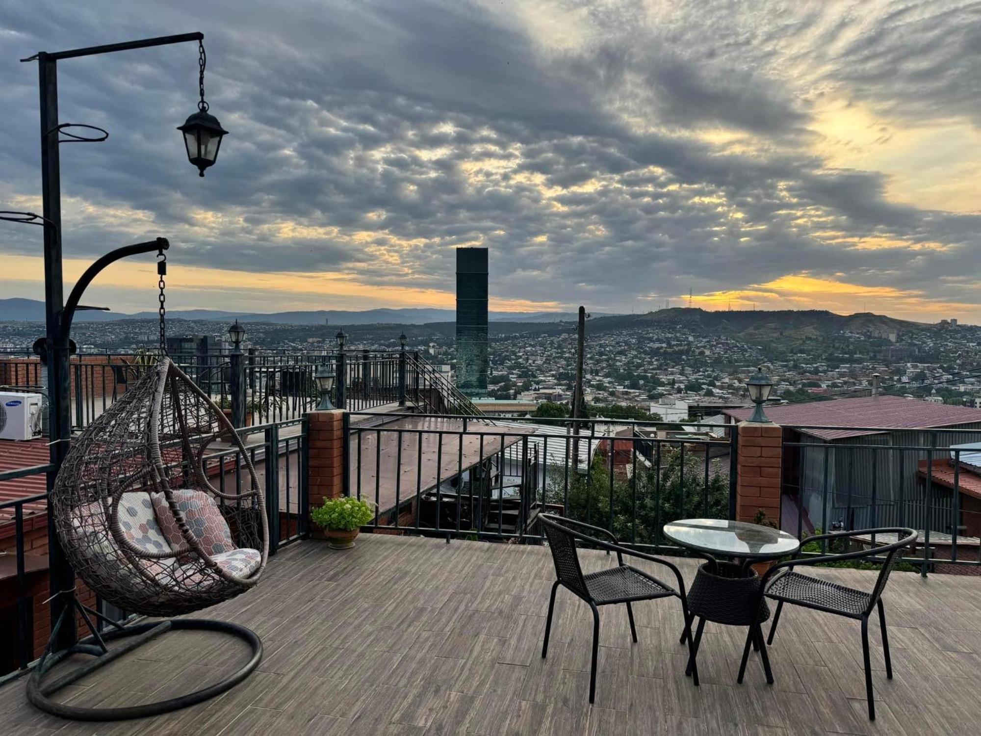 9 Borbalo Street Apartment With Terrace Tbilisi Esterno foto