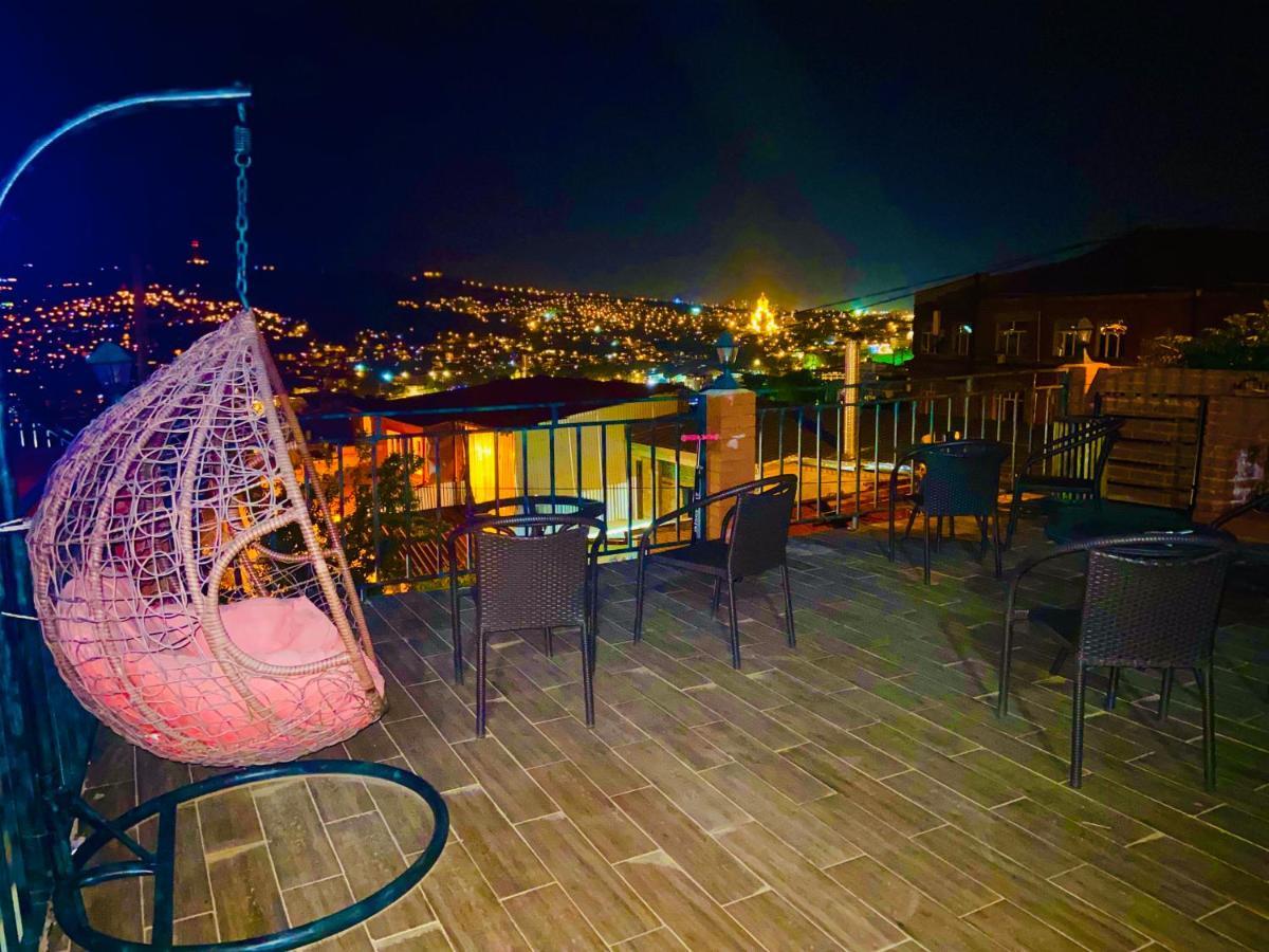 9 Borbalo Street Apartment With Terrace Tbilisi Esterno foto